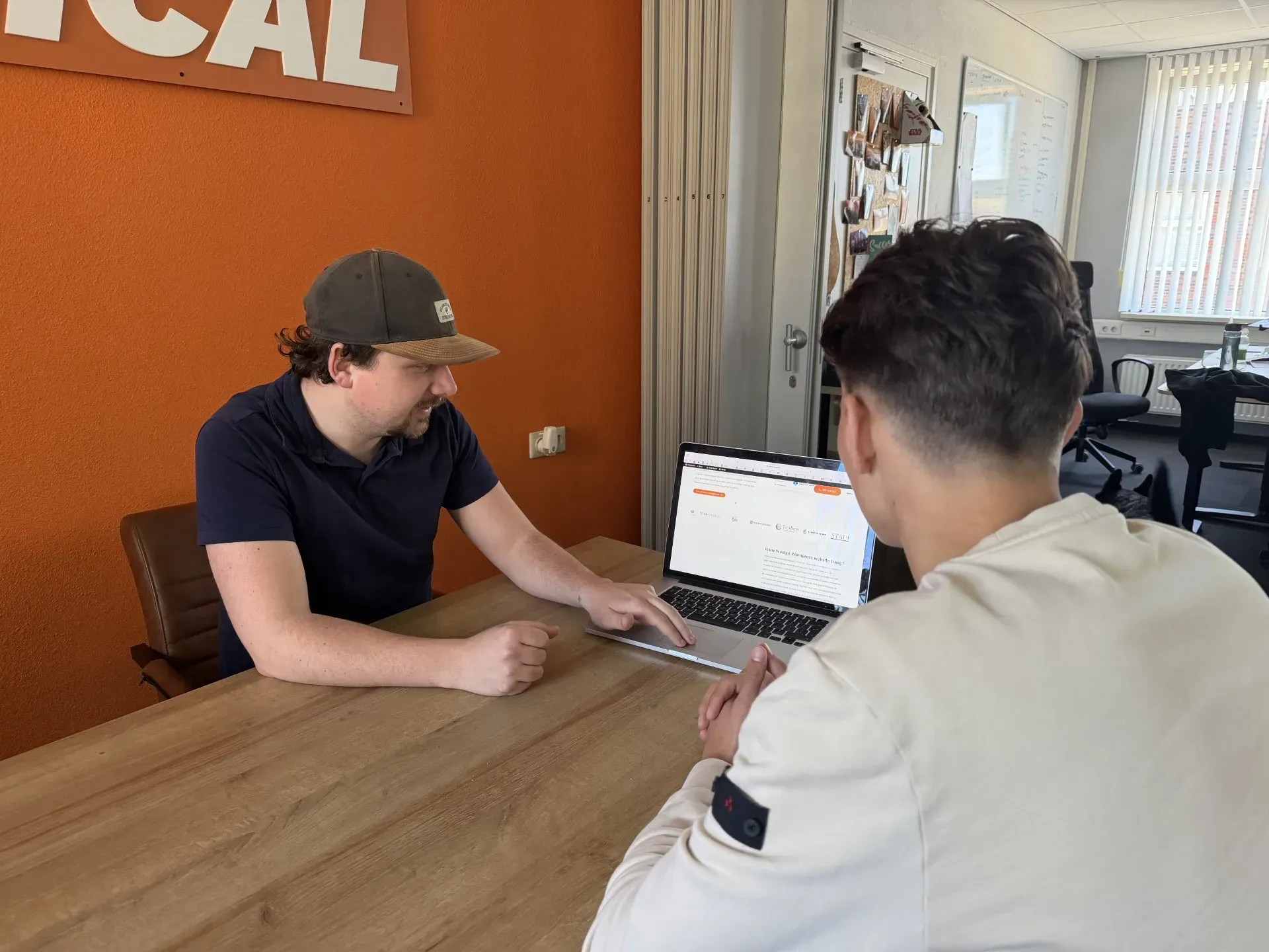 Webshop laten maken in Emmen: begint met een goed gesprek